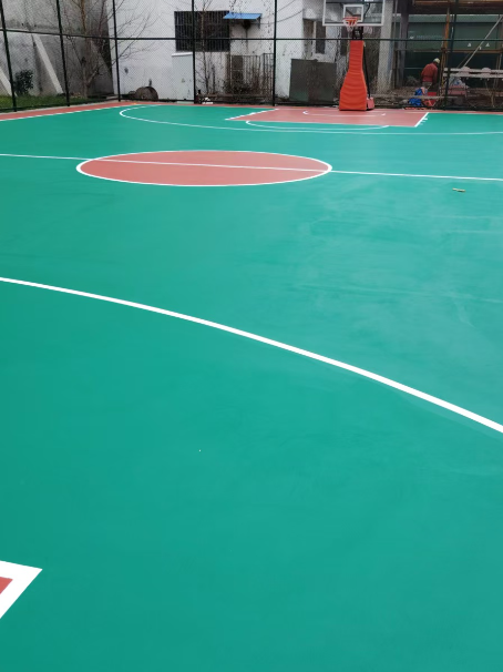 嘉陵 球场长期使用易出现地面开裂